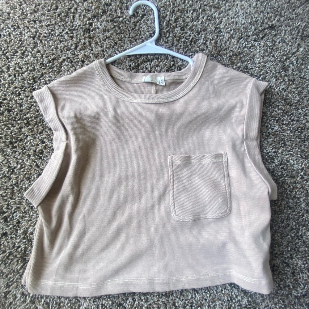 Cropped muscle tank